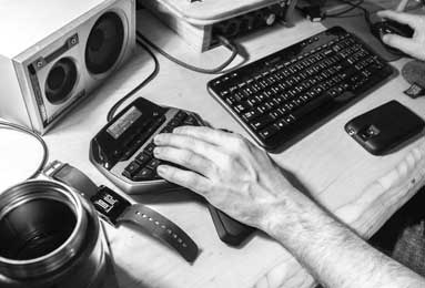 必备科技“雀神广东麻将开挂神器”通用版下载教程!